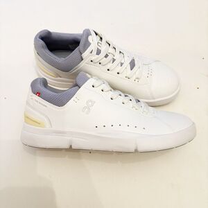 On Running The Roger Advantage Sneaker Size 7 $140.00